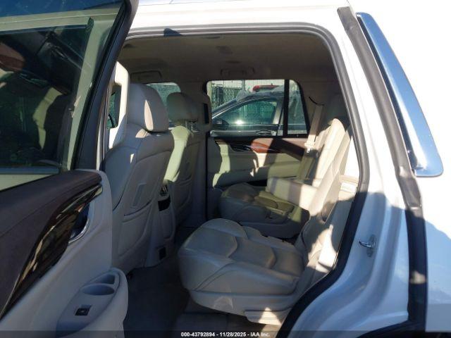 Cadillac Escalade Standard Image 11