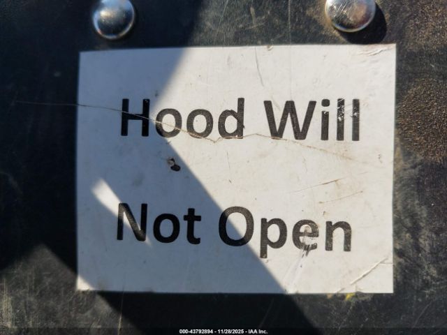 Cadillac Escalade Standard Image 12