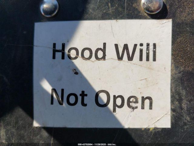 Cadillac Escalade Standard Image 12