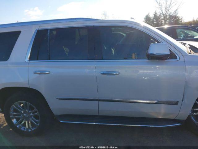 Cadillac Escalade Standard Image 3