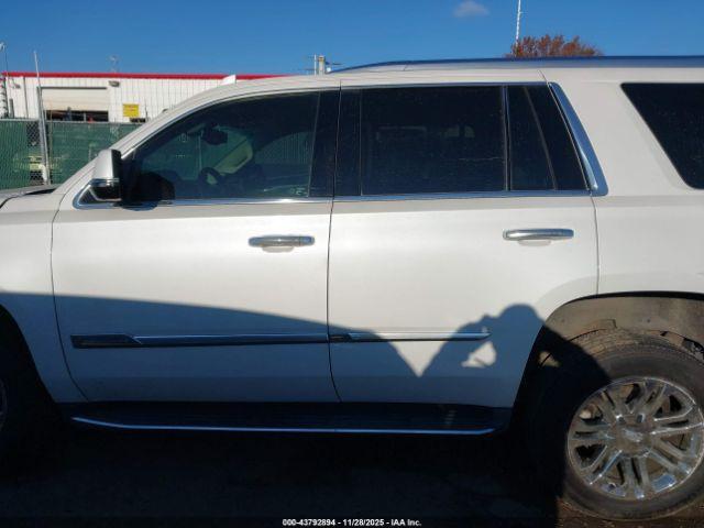 Cadillac Escalade Standard Image 14