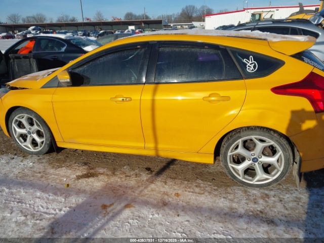 Ford Focus St Image 12