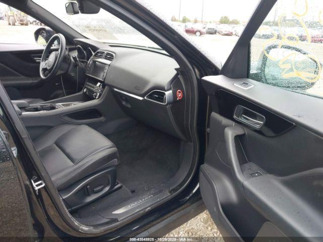 Jaguar F-PACE 35t Premium Image 16