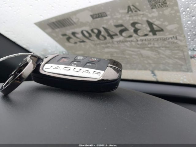 Jaguar F-PACE 35t Premium Image 14