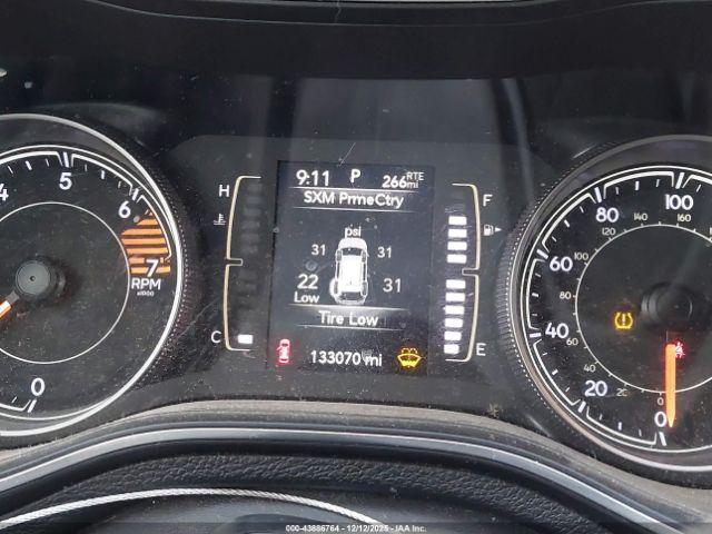 Jeep Cherokee Latitude Plus 4x4 Image 4