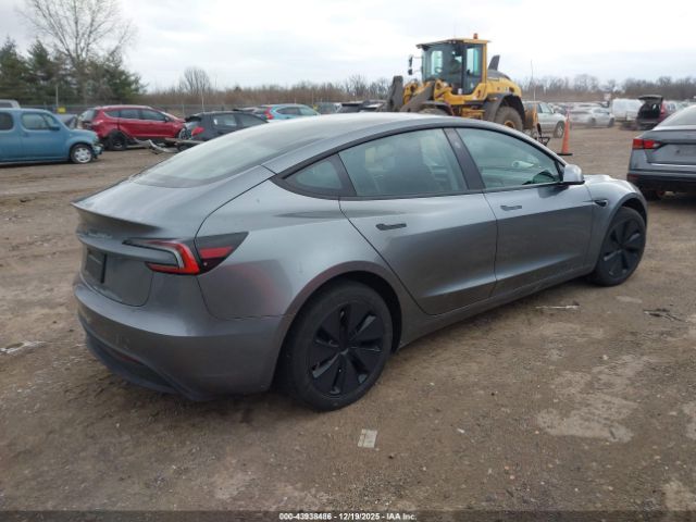 Tesla Model 3 Image 4
