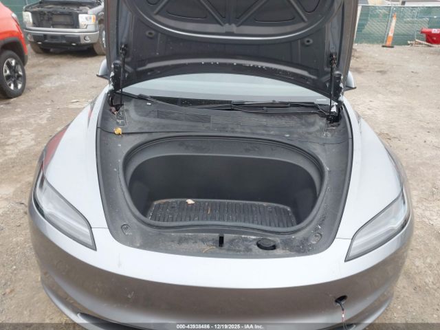 Tesla Model 3 Image 14