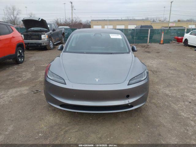 Tesla Model 3 Image 6