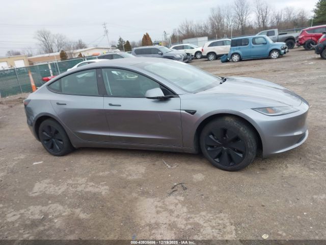 Tesla Model 3 Image 11