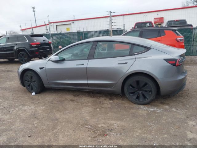 Tesla Model 3 Image 8