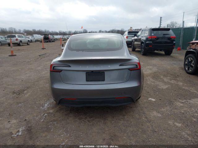 Tesla Model 3 Image 10