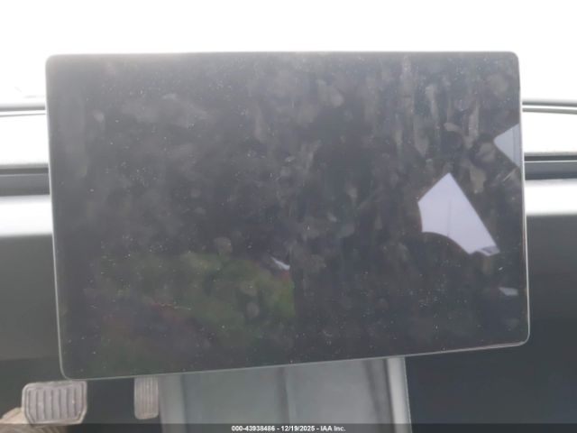 Tesla Model 3 Image 7