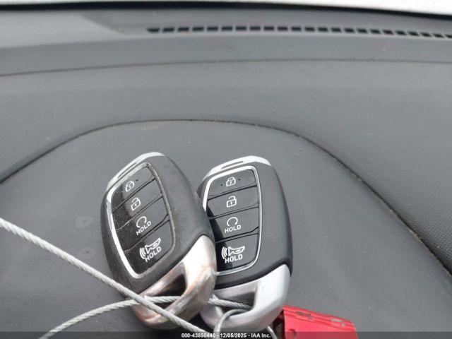 Hyundai VENUE Limited Image 16