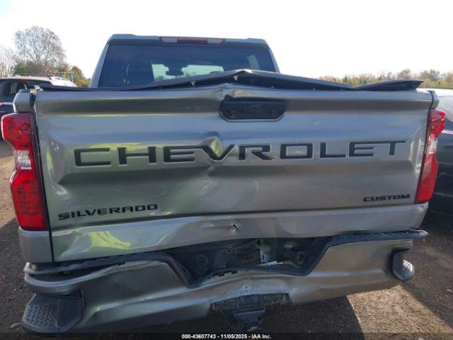 Chevrolet Silverado 1500 4wd  Short Bed Custom Image 12