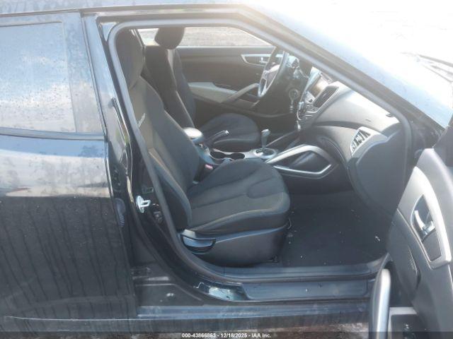 Hyundai VELOSTER Image 3