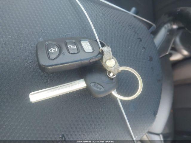 Hyundai VELOSTER Image 12