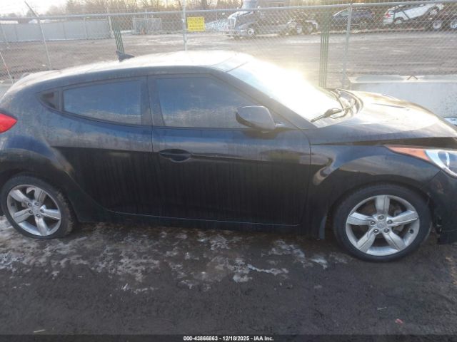 Hyundai VELOSTER Image 2