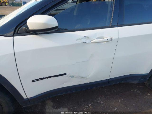 Jeep Compass Altitude 4x4 Image 2