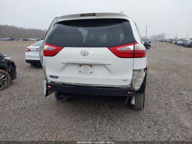 Toyota Sienna Le 8 Passenger Image 15