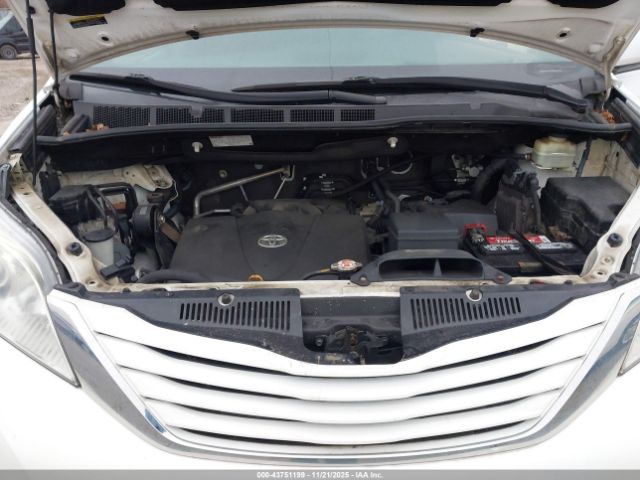 Toyota Sienna Le 8 Passenger Image 16