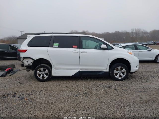 Toyota Sienna Le 8 Passenger Image 17
