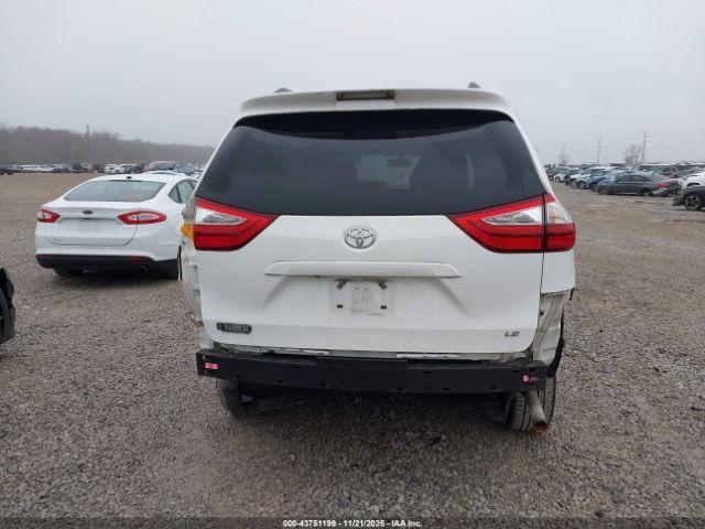 Toyota Sienna Le 8 Passenger Image 9
