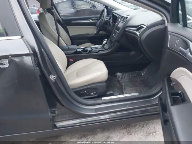 Ford Fusion Titanium Image 14