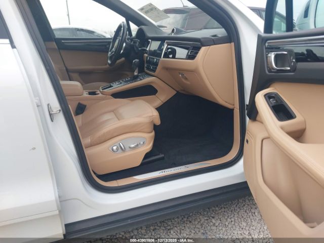 Porsche Macan S Image 8