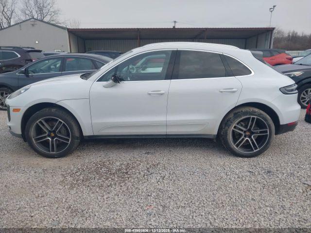 Porsche Macan S Image 17