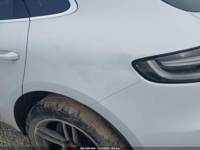 Porsche Macan S Image 15