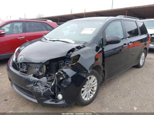 Toyota Sienna Xle Premium 8 Passenger Image 10