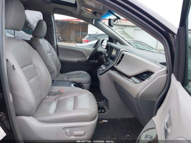 Toyota Sienna Xle Premium 8 Passenger Image 16