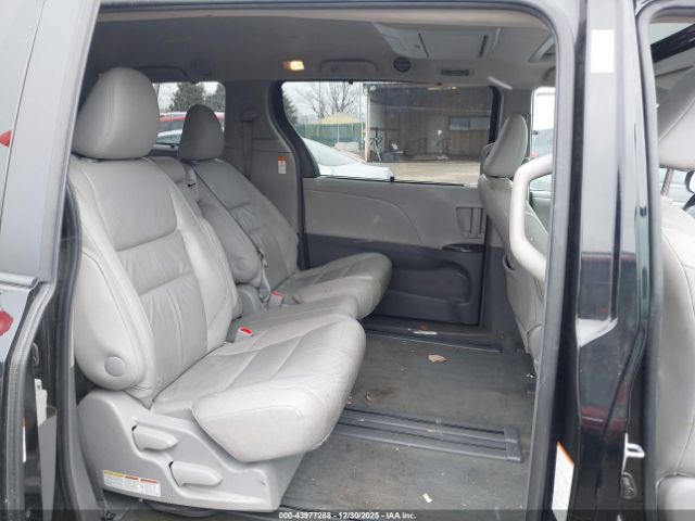 Toyota Sienna Xle Premium 8 Passenger Image 9