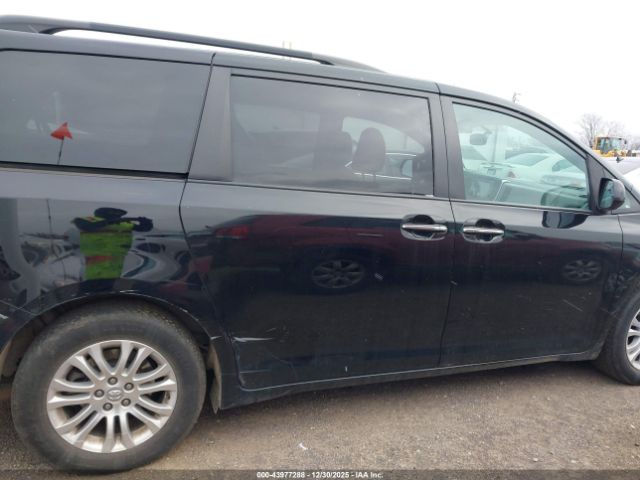 Toyota Sienna Xle Premium 8 Passenger Image 11