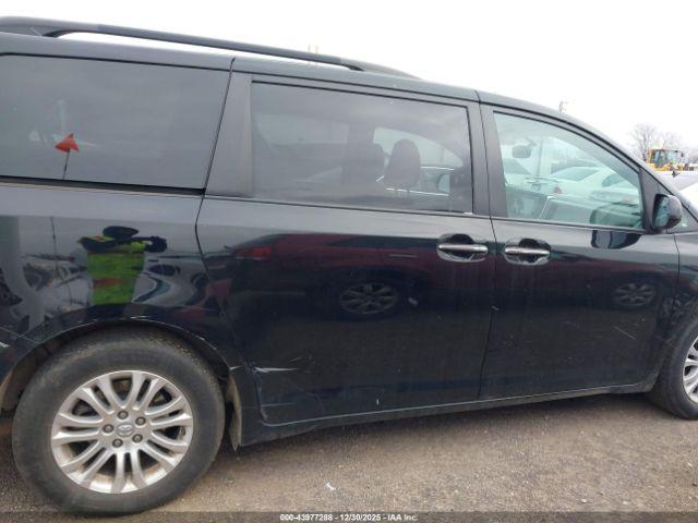 Toyota Sienna Xle Premium 8 Passenger Image 11