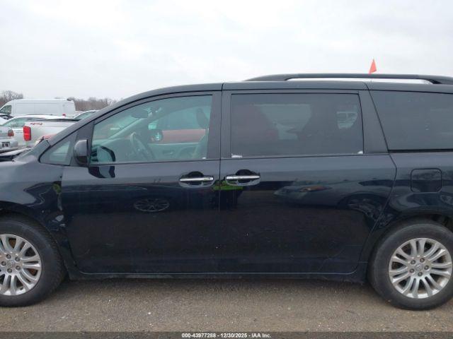 Toyota Sienna Xle Premium 8 Passenger Image 15