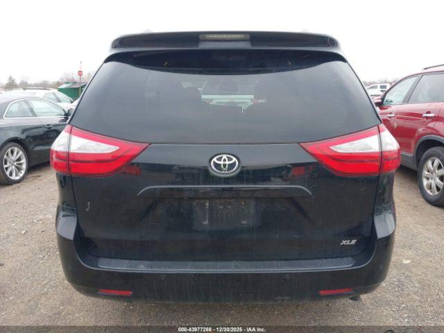 Toyota Sienna Xle Premium 8 Passenger Image 14