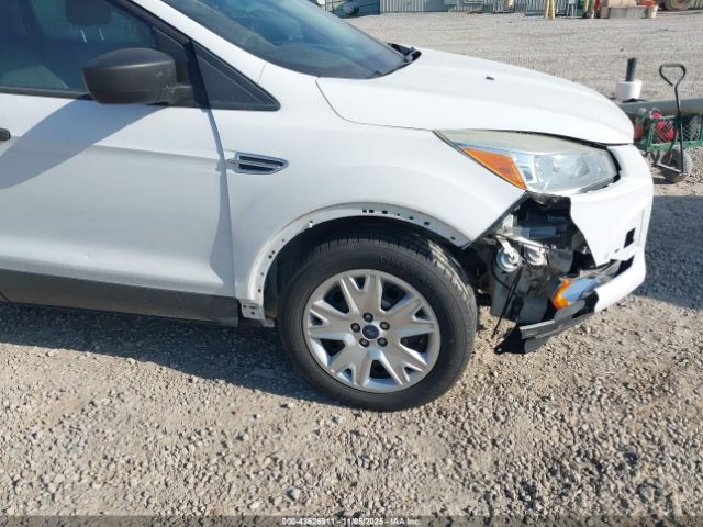 Ford Escape S Image 11