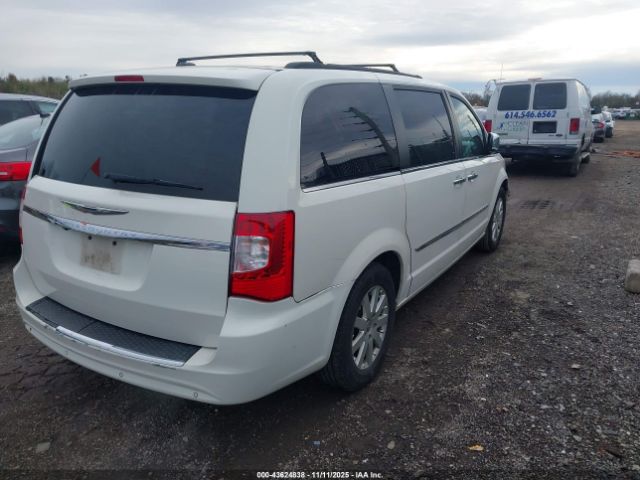 Chrysler Town & Country Touring-l Image 4