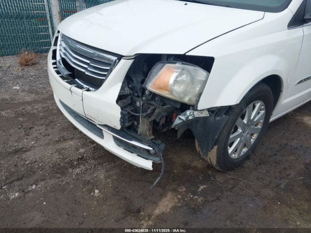 Chrysler Town & Country Touring-l Image 7