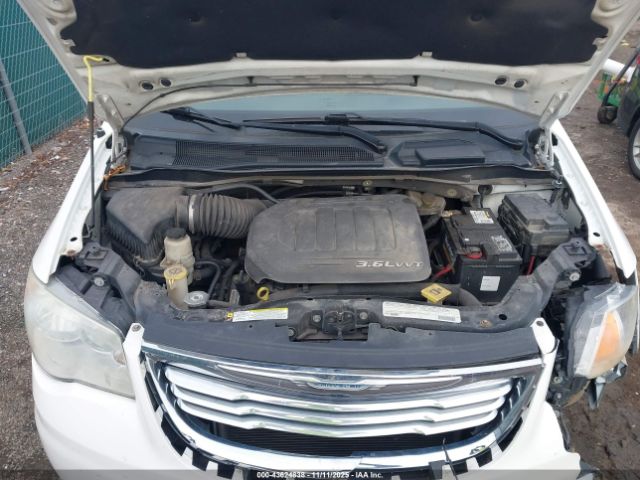 Chrysler Town & Country Touring-l Image 14