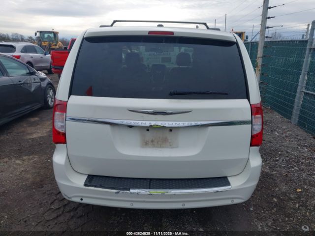 Chrysler Town & Country Touring-l Image 16