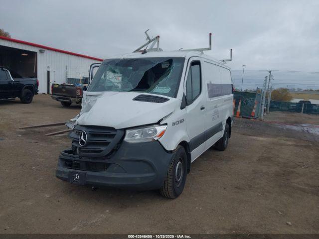 Mercedes-Benz Sprinter 2500 Standard Roof 4-cyl Diesel Ho Image 2