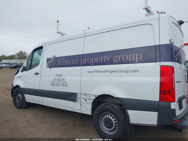 Mercedes-Benz Sprinter 2500 Standard Roof 4-cyl Diesel Ho Image 11