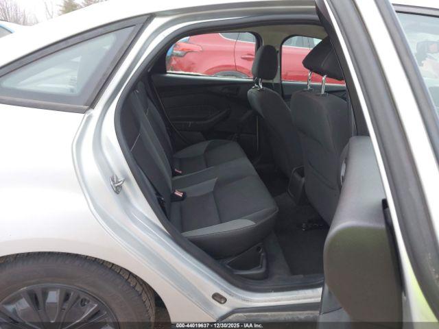 Ford Focus S Image 8