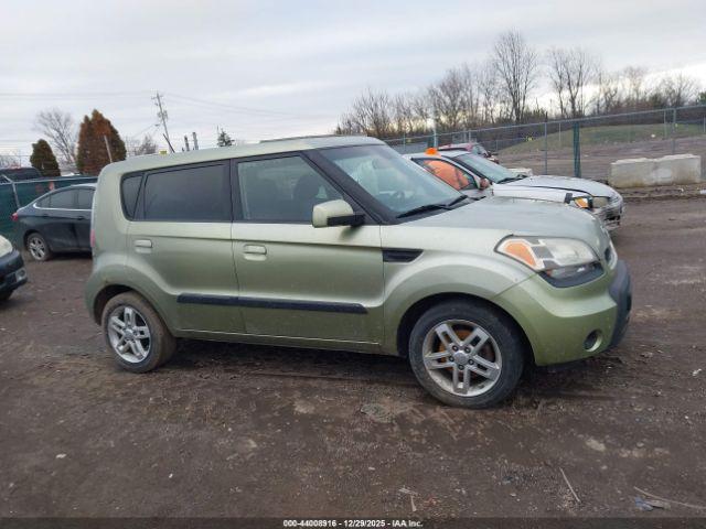 Kia Soul + Image 12