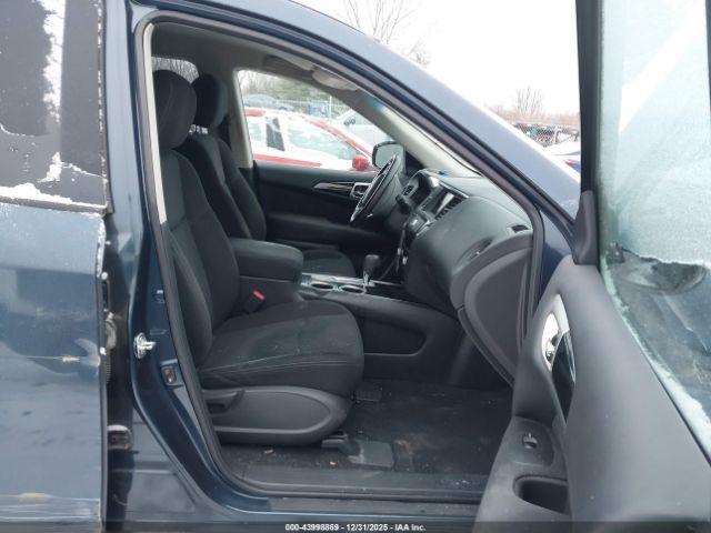 Nissan Pathfinder S Image 8