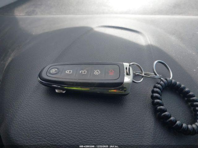 Ford Escape Titanium Image 6