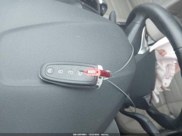 Ford Escape Titanium Image 2