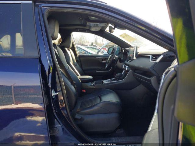 Toyota RAV4 Xse Image 3